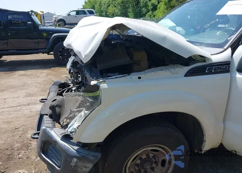 2012 Ford F-250 Xl z USA, uszkodzony, nr VIN 1FTBF2A60CEA10508